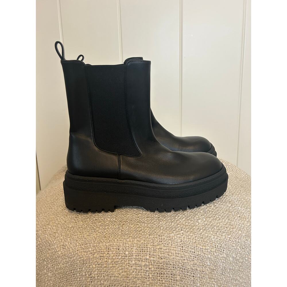 Good American Chelsea Lug Sole Combat Boots Size 9-9.5